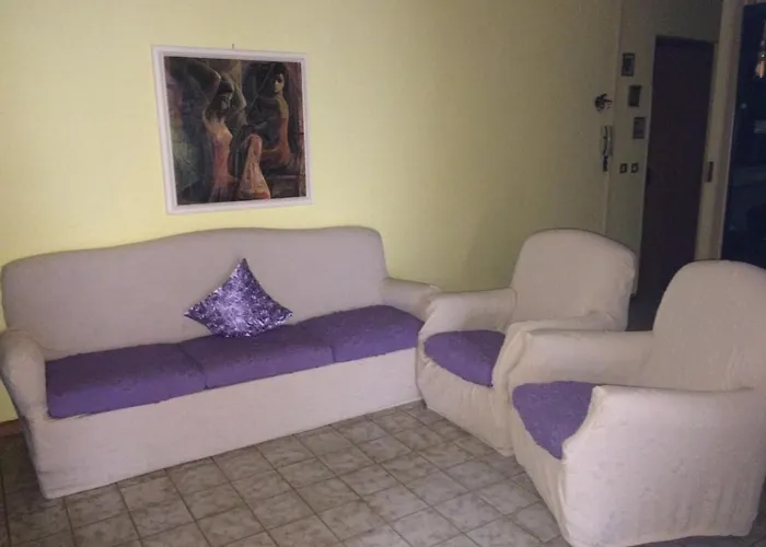 Emily ジャルディーニ・ナクソス