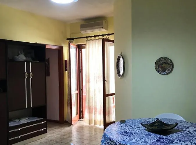 Emily ジャルディーニ・ナクソス