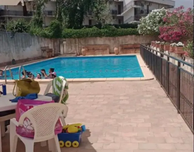 Emily ジャルディーニ・ナクソス