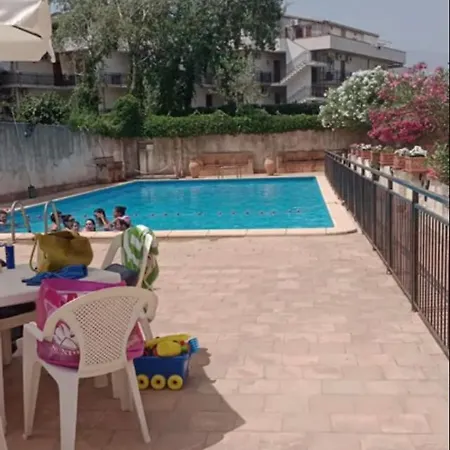 Emily Giardini-Naxos