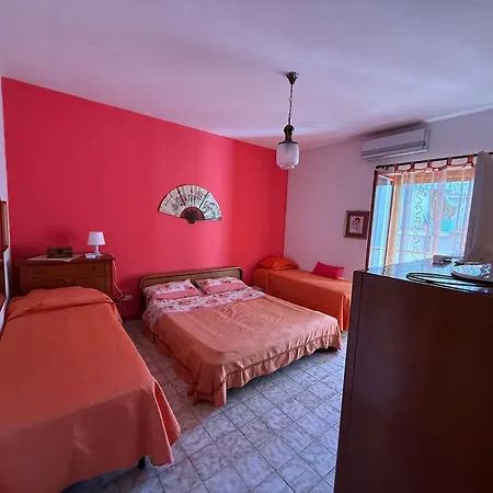 Emily * Giardini-Naxos