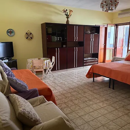 Emily Giardini-Naxos